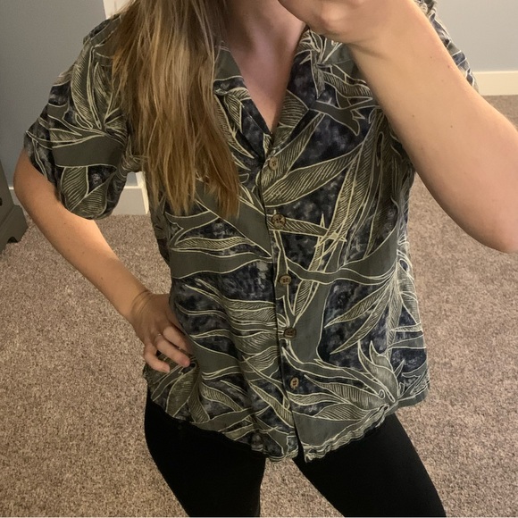 Vintage Tommy Bahama Hawaiian SS Button Up - Picture 2 of 8